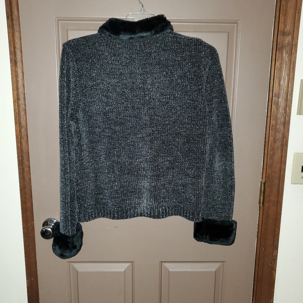 T R BENTLEY Sweater - Picture 4 of 6
